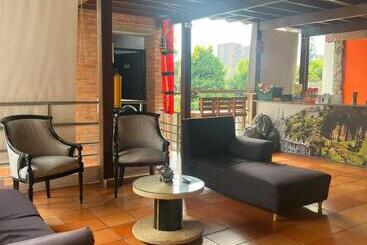 پانسیون Parceros Med Hostel