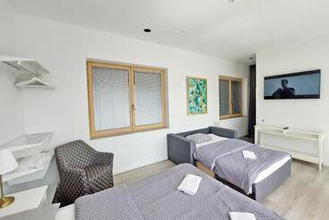 تختخواب و صبحانه Deluxe Tivoli Suites