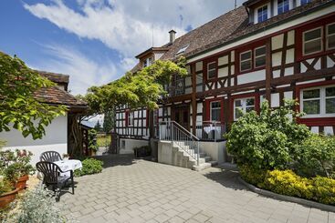 هتل Historische Residenz Lindeneck