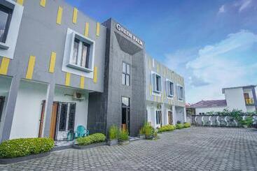 هتل Oyo 1266 Green Palm Syariah