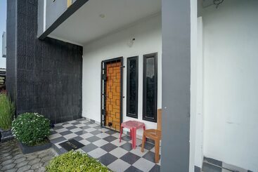 هتل Oyo 1266 Green Palm Syariah