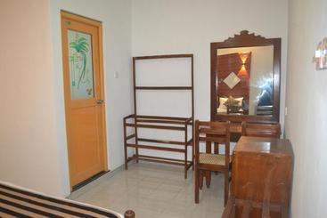 هتل Samren Restaurant And Guest House
