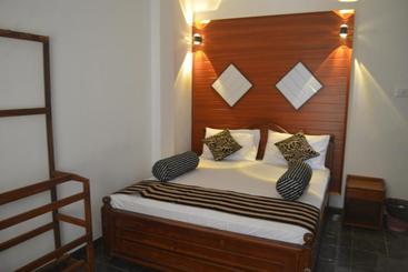 هتل Samren Restaurant And Guest House