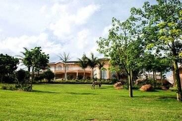 تختخواب و صبحانه Ekupholeni Garden Villas