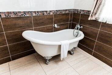 تختخواب و صبحانه Ekupholeni Garden Villas