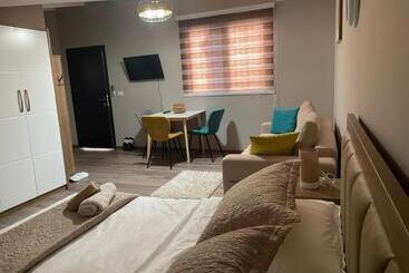 تختخواب و صبحانه Ora Apartament