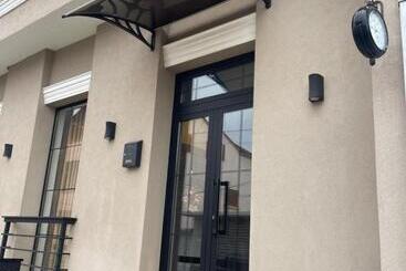 تختخواب و صبحانه Ora Apartament