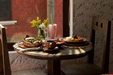 Camino Mexicano Hotel & Resort