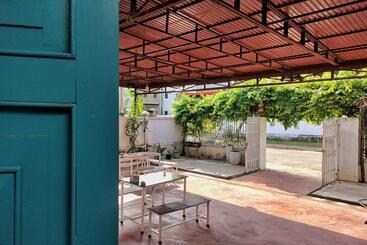 Naga Hostel & Café