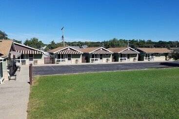 Black Hawk Motel & Suites