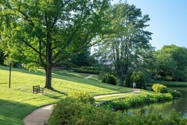 Boar's Head Resort