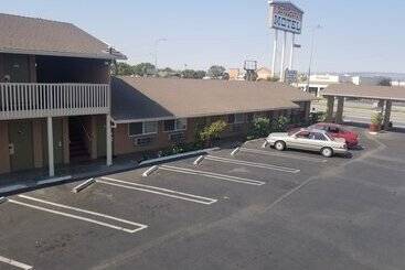 Buckboard Motel