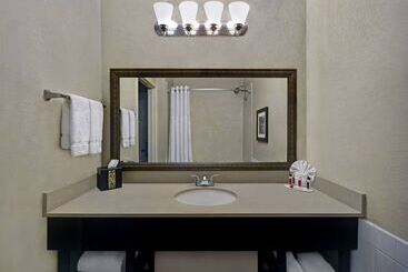 هتل Baymont By Wyndham Houston/westchase