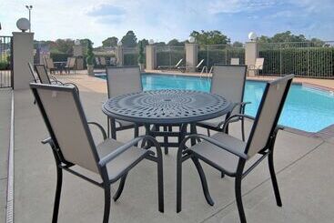 هتل Best Western Plus Southpark Inn & Suites