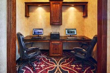 هتل Best Western Plus Southpark Inn & Suites