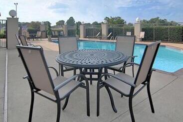 هتل Best Western Plus Southpark Inn & Suites
