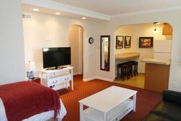 هتل Briarwood Inn