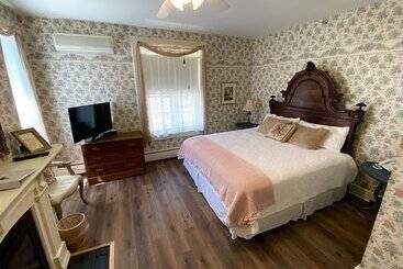 Hotel Brook Farm Inn