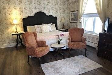 Hotel Brook Farm Inn