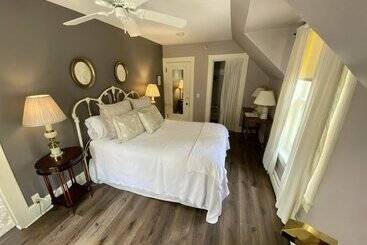 Hotel Brook Farm Inn