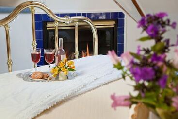 Hotel Brook Farm Inn