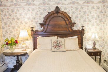Hotel Brook Farm Inn