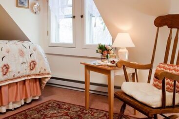 Hotel Brook Farm Inn