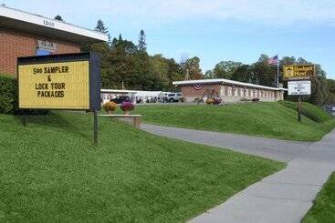 هتل Budget Host Crestview Inn