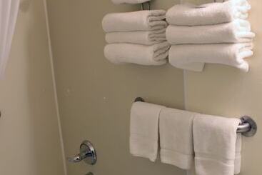 هتل Budget Host Crestview Inn