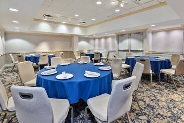 هتل Crowne Plaza Syracuse, An Ihg