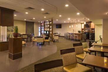 هتل Doubletree By Hilton Raleigh  Brownstone  University