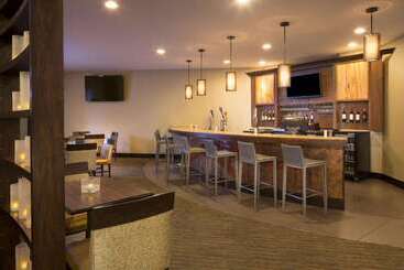هتل Doubletree By Hilton Raleigh  Brownstone  University