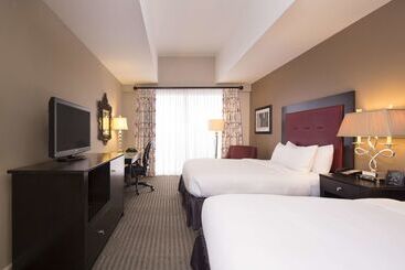 هتل Doubletree By Hilton Raleigh  Brownstone  University