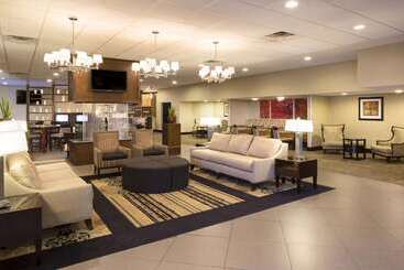 هتل Doubletree By Hilton Raleigh  Brownstone  University