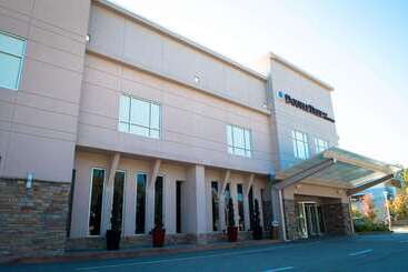 هتل Doubletree By Hilton Raleigh  Brownstone  University