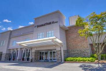 هتل Doubletree By Hilton Raleigh  Brownstone  University