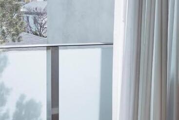 هتل Sirtaj   Beverly Hills
