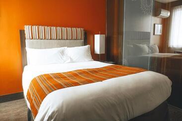 هتل Sirtaj   Beverly Hills