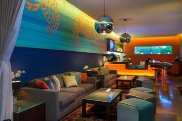 هتل Sirtaj   Beverly Hills