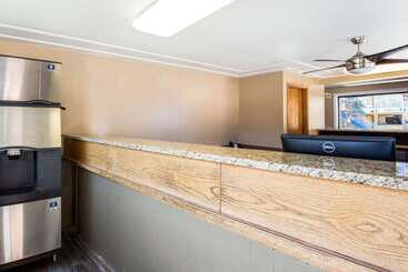 مُتل Rodeway Inn Lyons  La Grange