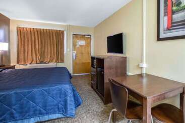 مُتل Rodeway Inn Lyons  La Grange