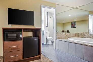 مُتل Rodeway Inn Lyons  La Grange