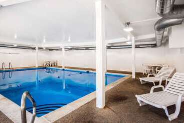 مُتل Rodeway Inn Lyons  La Grange