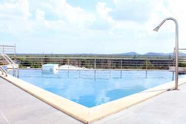 هتل Alegria Whitehouse Mambakkam