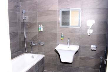 هتل Alegria Whitehouse Mambakkam