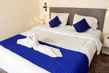 هتل Alegria Whitehouse Mambakkam