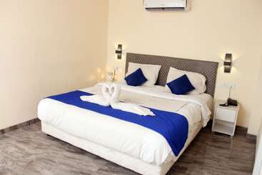 هتل Alegria Whitehouse Mambakkam