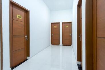 هتل Oyo 839 Royal Residence
