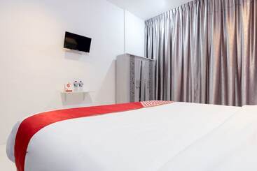 هتل Oyo 839 Royal Residence