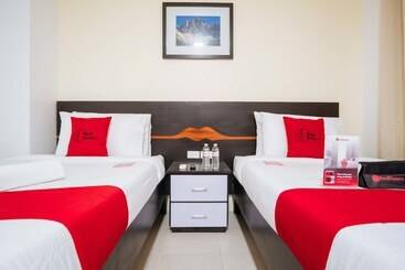 هتل Reddoorz Plus At Evangelista Street Makati